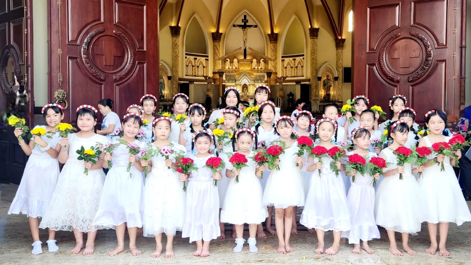 Mấy suy nghĩ từ tháng dâng hoa
